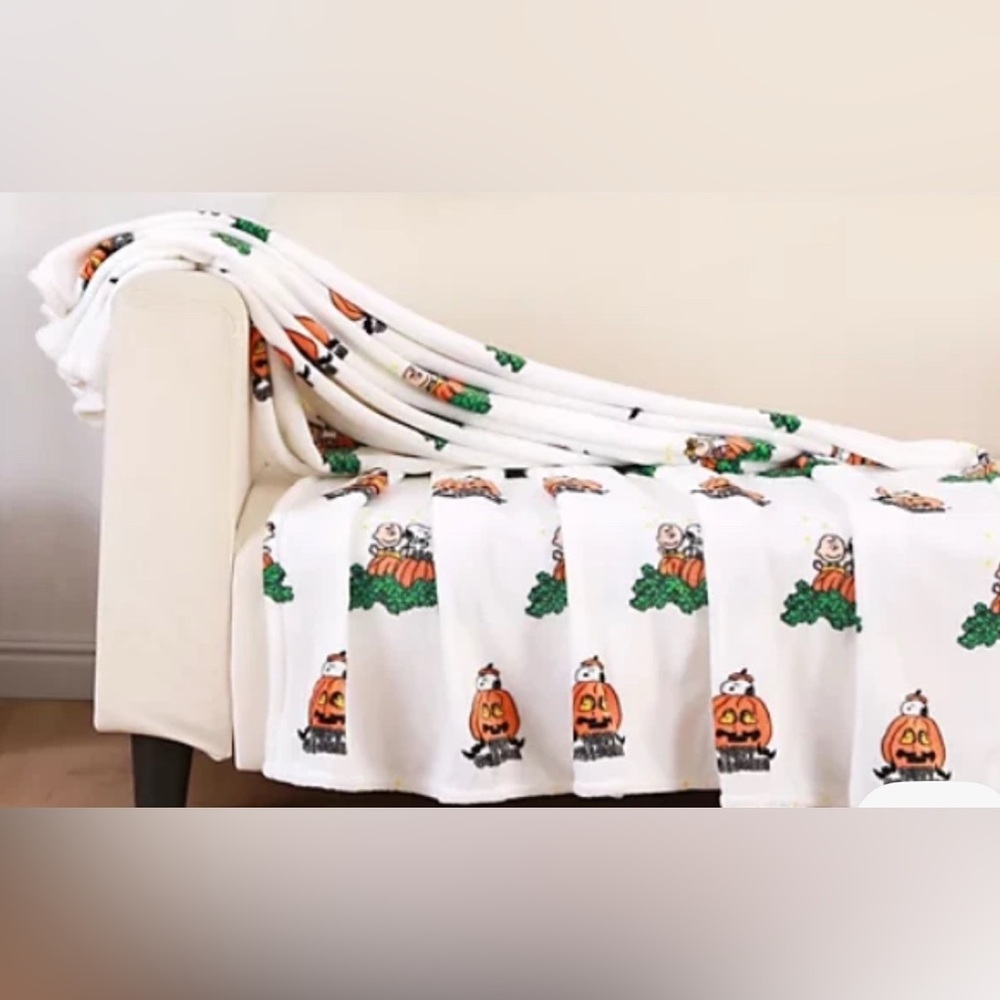Peanuts Velvet-Soft Throw - NEW